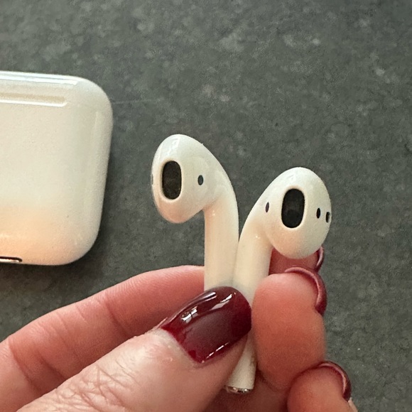 Apple AirPods - Picture 5 of 6